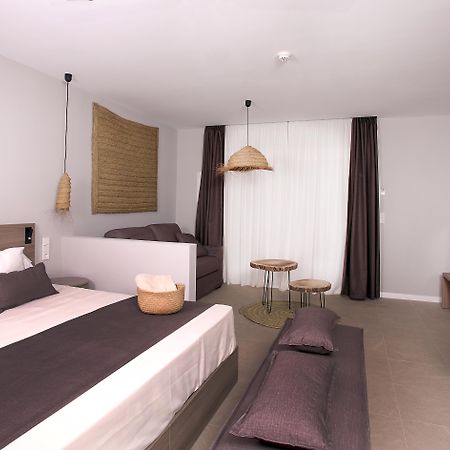 Eques Petit Resort Кала де Ор Экстерьер фото