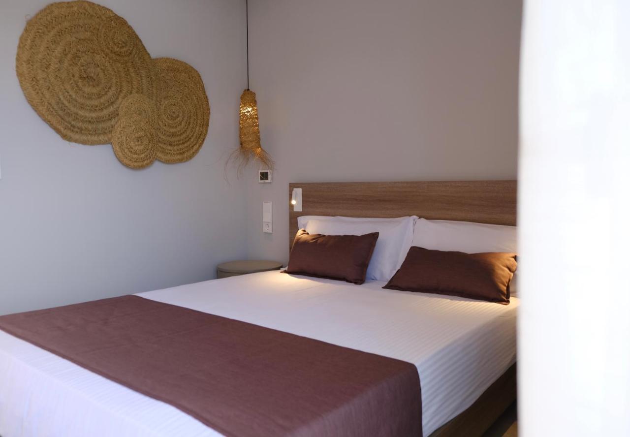 Eques Petit Resort Кала де Ор Экстерьер фото