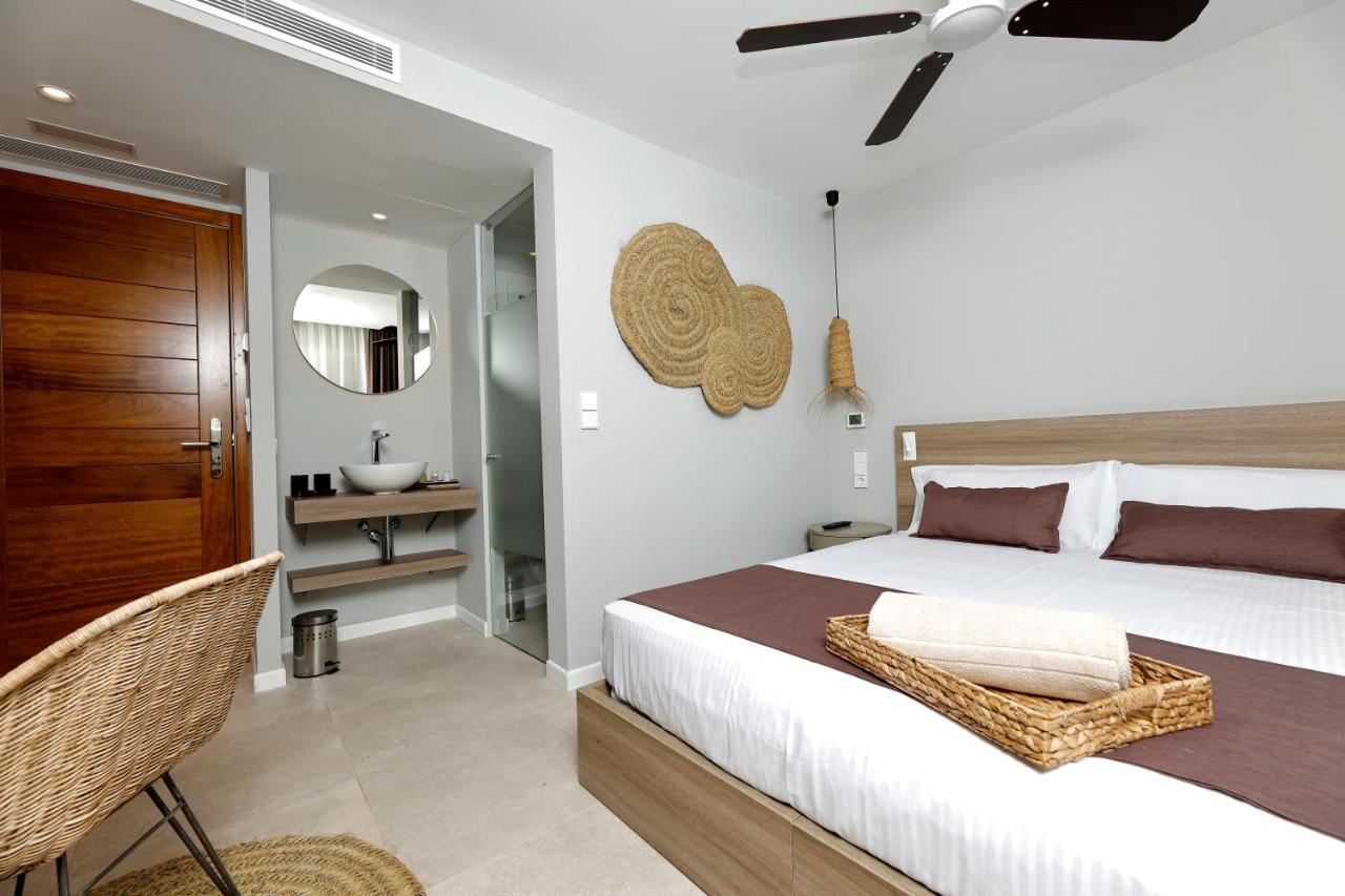 Eques Petit Resort Кала де Ор Экстерьер фото