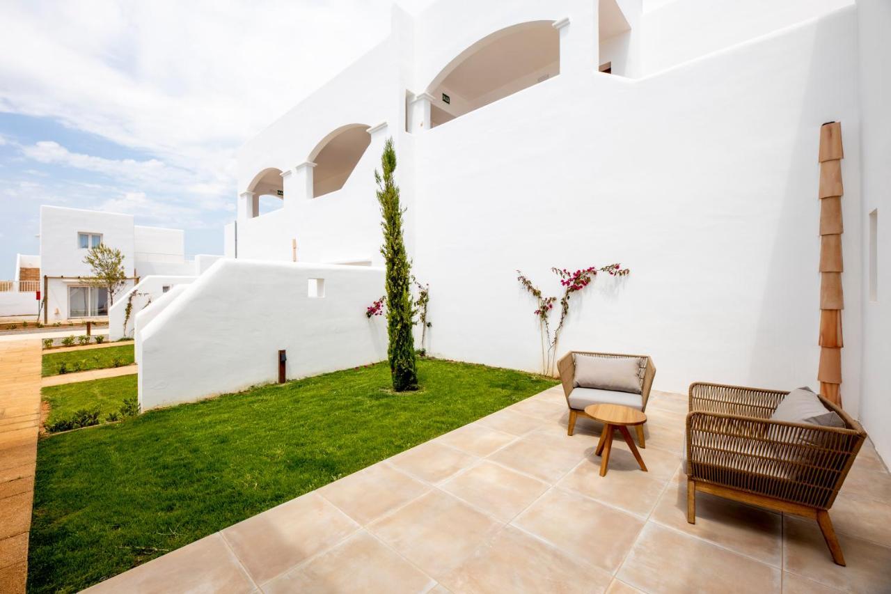 Eques Petit Resort Кала де Ор Экстерьер фото