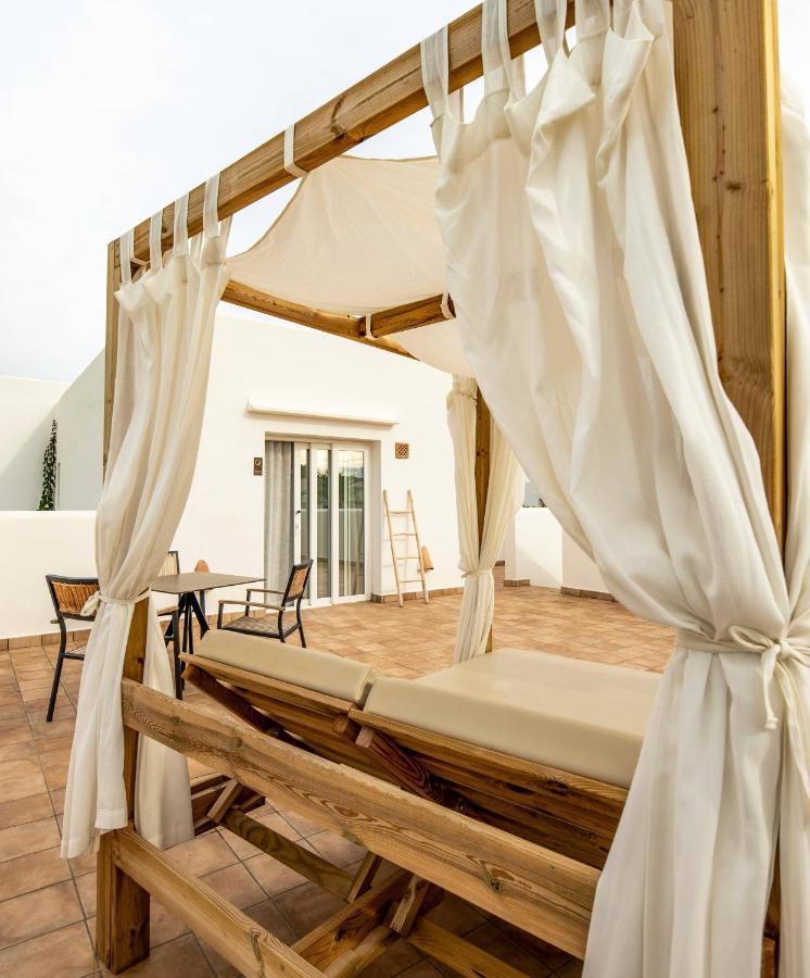 Eques Petit Resort Кала де Ор Экстерьер фото