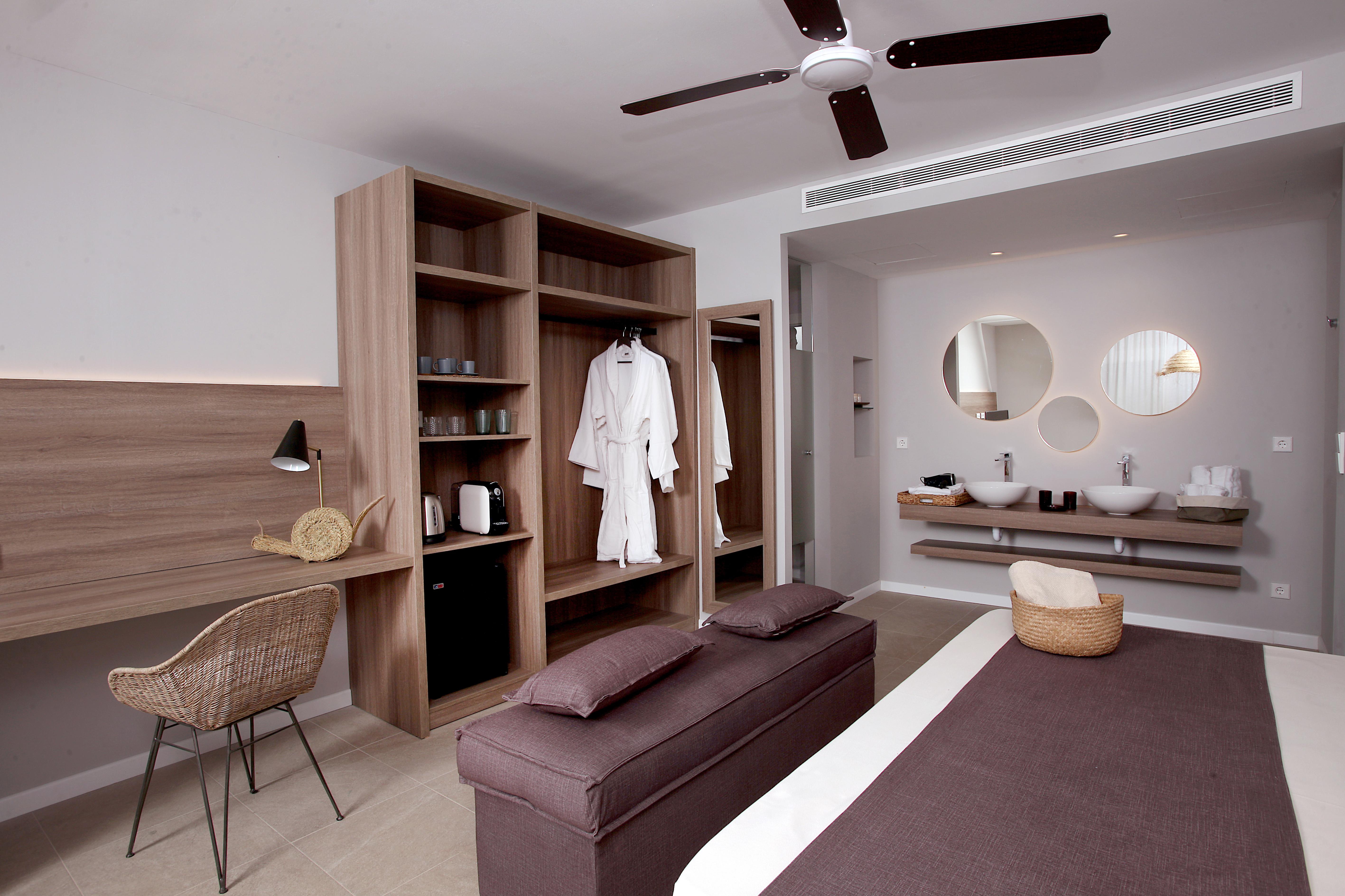 Eques Petit Resort Кала де Ор Экстерьер фото